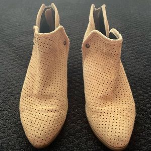 Adam Tucker By Me Too Boots Womens 7 M Abbie Heels Ankle Booties Brown Leather